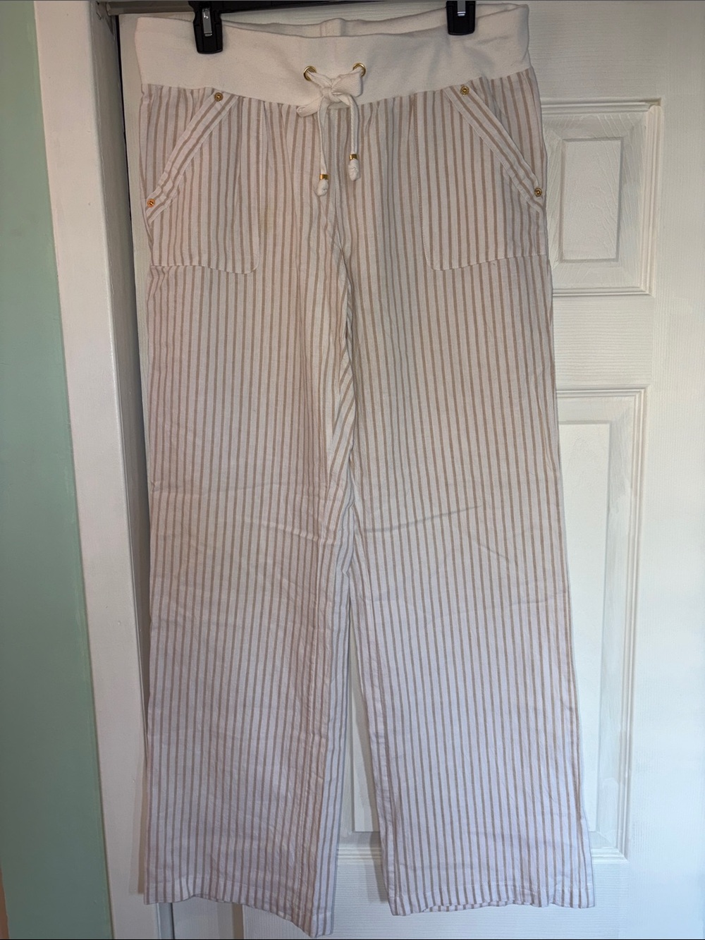 White and Tan Guess Pants Size Large